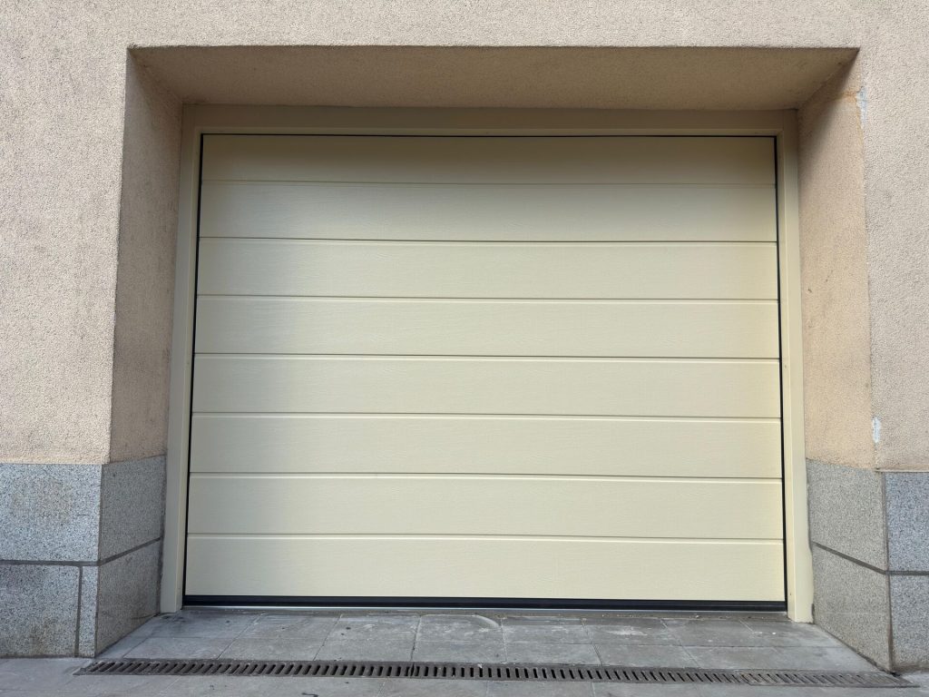 Réalisation porte de garage – Fermé-Lux Luxembourg